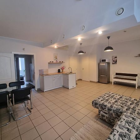 Camellia Studio Apartment & Parking Riga Luaran gambar